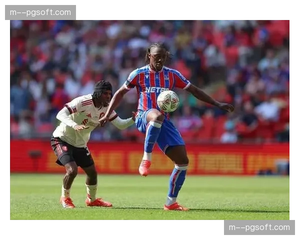 官方：勒沃库森边锋弗林蓬因腿筋伤势，将错过接下来三场关键战