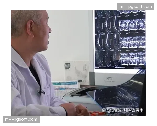 博洛尼亚球员弗格森因伤被换下，初步检查为脚踝扭伤