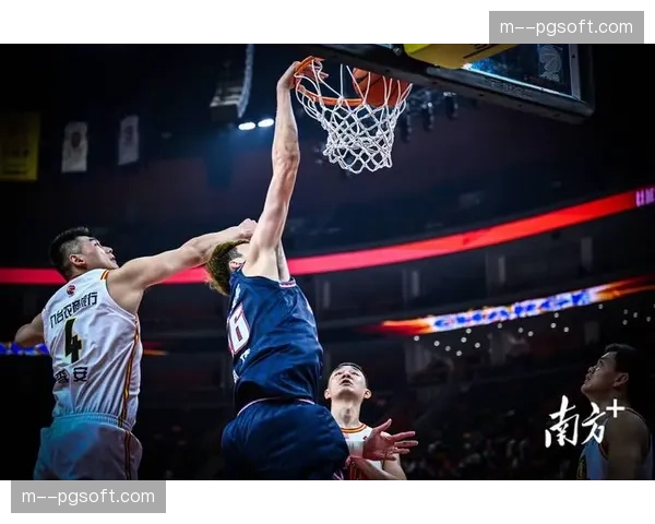 半场战报：广东华南虎利用新疆失误打出12-0转换进攻高潮